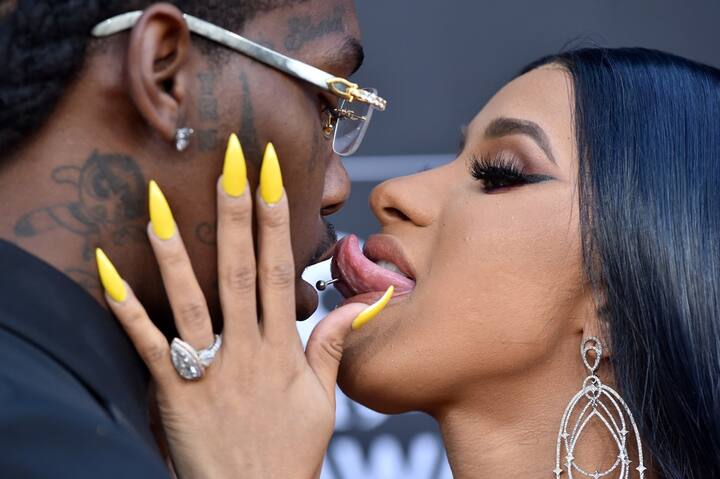 At one point, the married couple turned the red carpet into something of a rated-R moment when she stuck her tongue out at her husband and they licked each other.