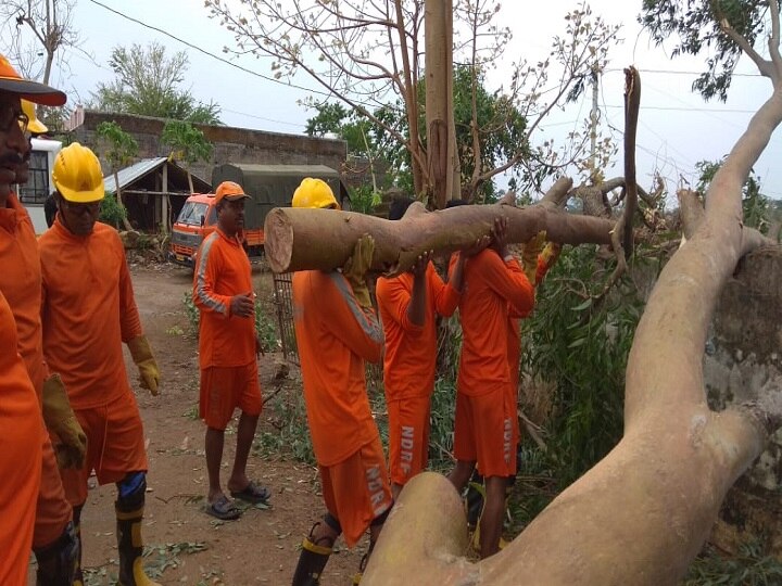 Cyclone Fani triggers heavy rains, gales in Andhra Cyclone Fani triggers heavy rains, gales in Andhra