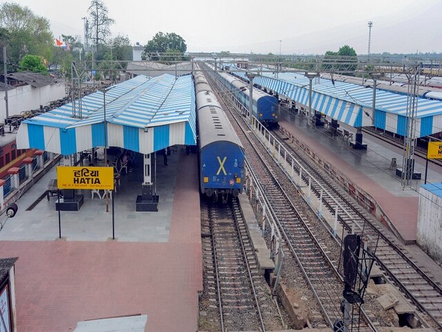 Cyclone Fani: 223 trains cancelled till Saturday; here's the list you should note Cyclone Fani 223 trains cancelled till Saturday here's the list