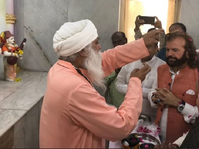 ‘I am used to speaking Urdu but that does not mean I am Muslim, will sue Kejriwal’: Hans Raj Hans on conversion claim by AAP I am used to speaking Urdu but that does not mean I am Muslim, will sue Kejriwal- Hans Raj Hans on conversion claim by AAP