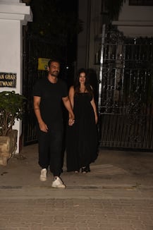 IN PICS: Arjun Rampal\'s pregnant girlfriend Gabriella flaunts her BABY BUMP as the couple TWIN in Black at a party!