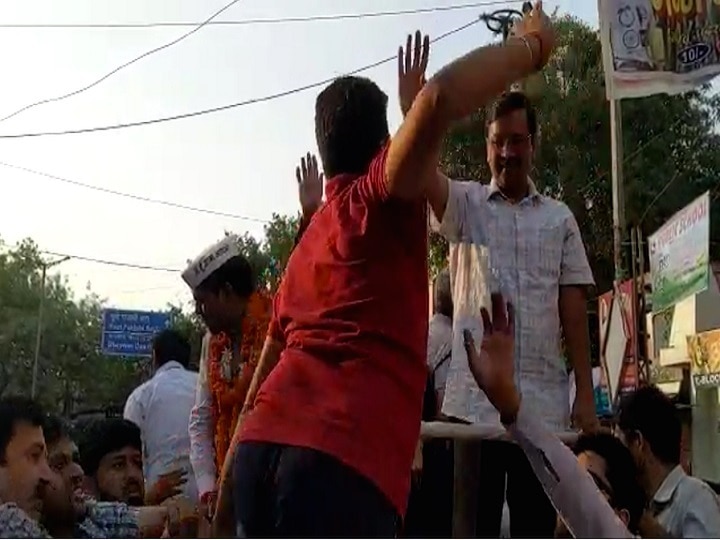2019 Lok Sabha polls Delhi CM Arvind Kejriwal slapped by youth during road show in Delhi's Moti Nagar area 2019 Lok Sabha polls: Arvind Kejriwal slapped by youth during road show in Delhi's Moti Nagar area