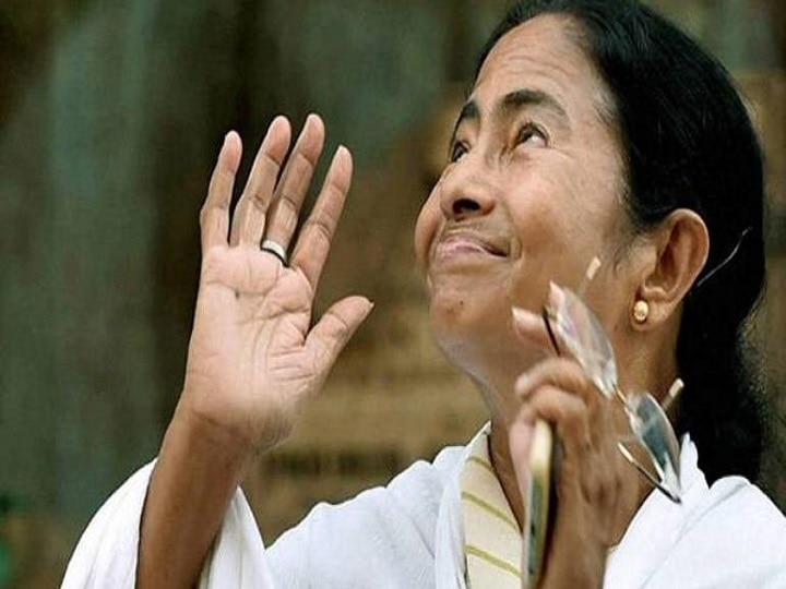 Cyclone Fani Not much damage by storm in West Bengal, says CM Mamata Banerjee Cyclone Fani: Not much damage by storm in West Bengal, says CM Mamata Banerjee