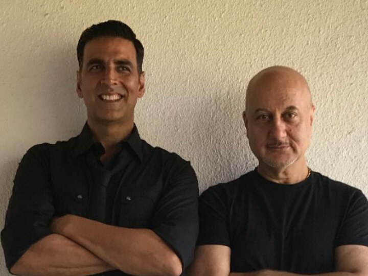 Anupam Kher supports Akshay Kumar in citizenship row, says he doesn't need to explain to anybody Akshay Kumar is doer, he doesn't need to explain to anybody: Anupam Kher