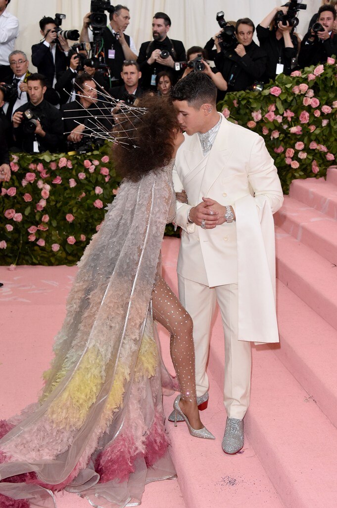 IN PICS: Priyanka Chopra steals a kiss from Nick Jonas on the iconic steps of MET Gala 2019