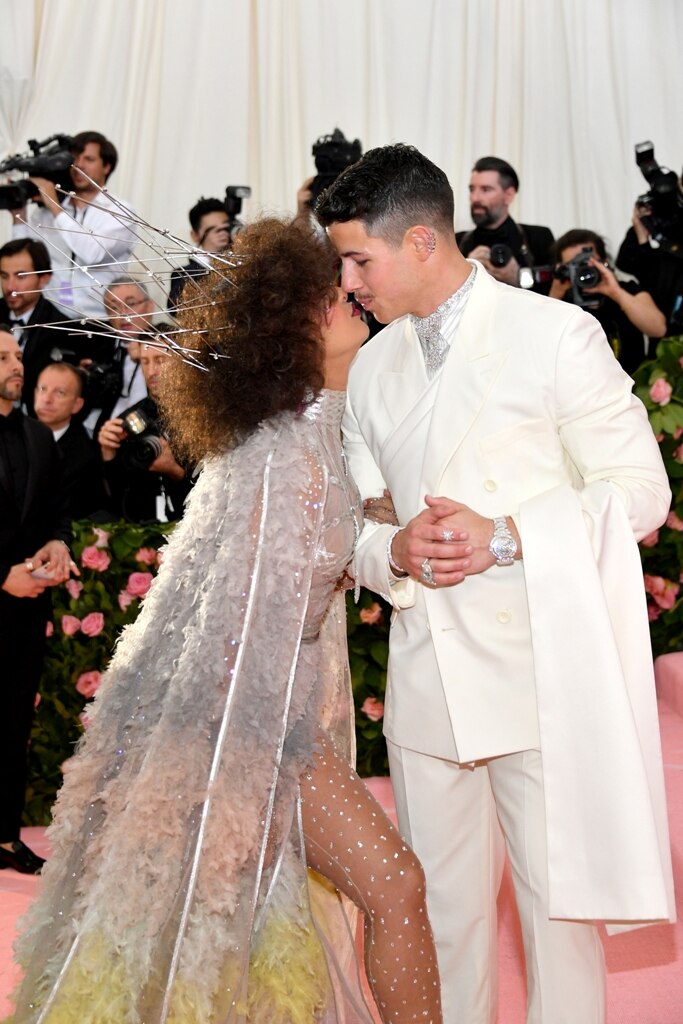 IN PICS: Priyanka Chopra steals a kiss from Nick Jonas on the iconic steps of MET Gala 2019