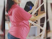 Pregnant Chhavi Hussein helps shifting her new house in 10th month of pregnancy, fans call her super-woman!