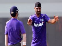 AAP-BJP pamphlet war: Harbhajan Singh comes out in support of Gautam Gambhir