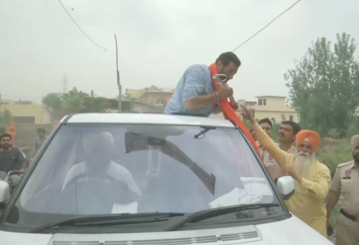 Sunny Deol also took out a roadshow on Thursday in Hari Nagar under West Delhi constituency in support of party nominee and sitting MP Parvesh Singh Verma.(ANI Image)