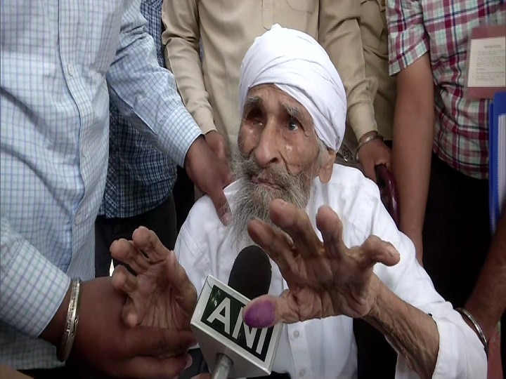 111-year old Bachan Singh, the oldest voter in Delhi casts vote 111-year old Bachan Singh, the oldest voter in Delhi casts vote