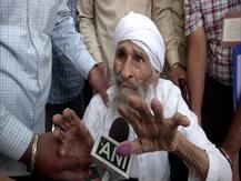 111-year old Bachan Singh, the oldest voter in Delhi casts vote