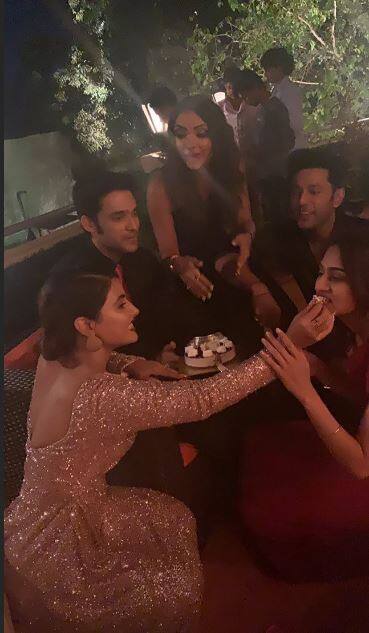 Take a look at the pictures from Hina Khan's 'mini farewell' below...(Photo: Instagram)