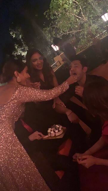 Fans of Hina Khan are surely going to miss her bonding with 'Kasautii...' co-stars. (Photo: Instagram)