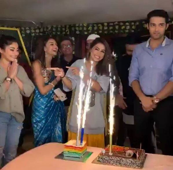 Yesterday (12th May), Hina finished shooting for 'Kasautii...' post which her co-stars Parth Samthaan, Erica Fernandes, Shubhaavi Choskey, Uday Tikekar and other team members gave her a farewell during which she even got emotional. However, Hina's co-stars Sahil Anand & Pooja Banerjee were not present during Hina's farewell.
