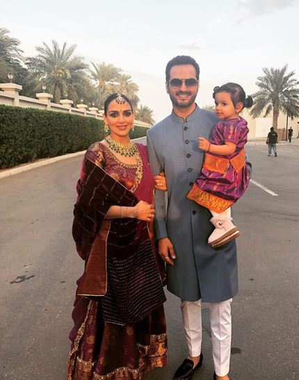 PREGNANT Bollywood actress Esha Deol shares adorable PIC with her BABY GIRL on Mother's Day!
