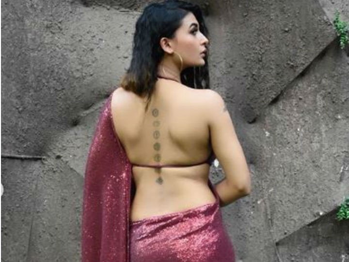 Naagin 3 actress Pavitra Punia sets internet on fire with latest pics flaunting her 7 chakra tattoo  OH LA LA! Naagin 3 actress sets internet on fire with latest pics flaunting her 7 chakra tattoo!