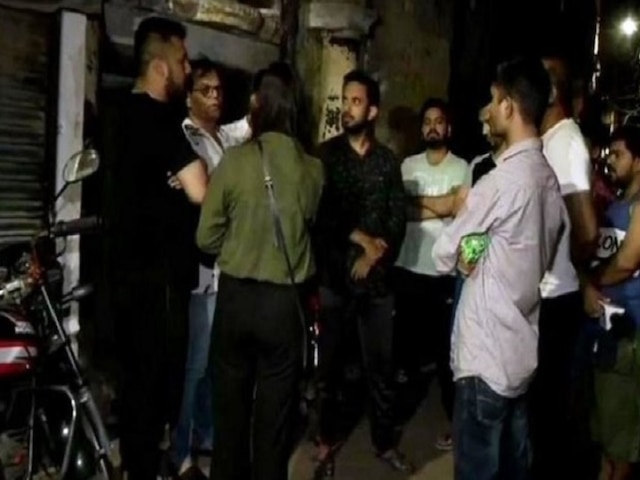 Delhi: Two members of a family stabbed for oppoisng lewd remaks against 24-year-old; Father killed Delhi Angry over being confronted, molesters kill girls father and stab brother