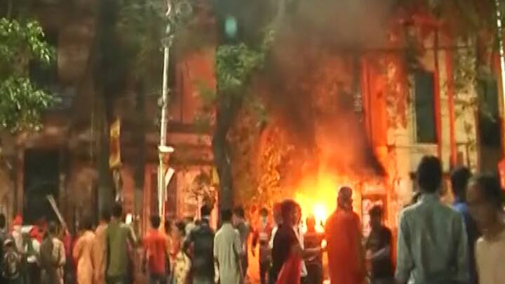 New Delhi: In Kolkata, Police baton charged on TMCP students those who staged agitation and made chaos while Amit Shah's rally crossing the University of Calcutta.