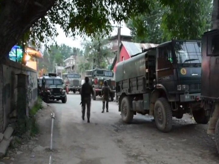 Pulwama: 1 militant killed, 2 security personal injured in encounter in Jammu & Kashmir's Dalipora Pulwama Encounter: 3 terrorists killed, 1 jawan martyred, 1 civilian dead in J&K's Dalipora; Operation over