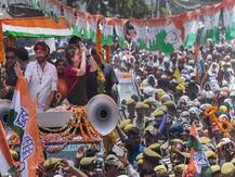 PICTURES: Priyanka Gandhi holds mega roadshow in UP\'s Mirzapur on last day of campaigning