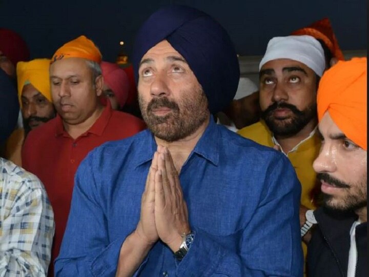 Lok Sabha Elections 2019: EC issues notice to Sunny Deol for 'violating' poll code Lok Sabha Elections 2019: EC issues notice to Sunny Deol for 'violating' poll code