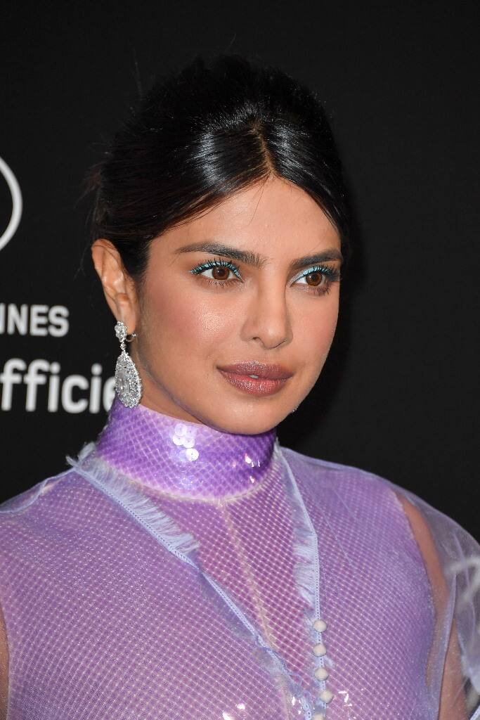 The global star's tresses were styled up in a bun, with a glamorous makeup look with eye-catching blue eyeliner and a nude pout. 