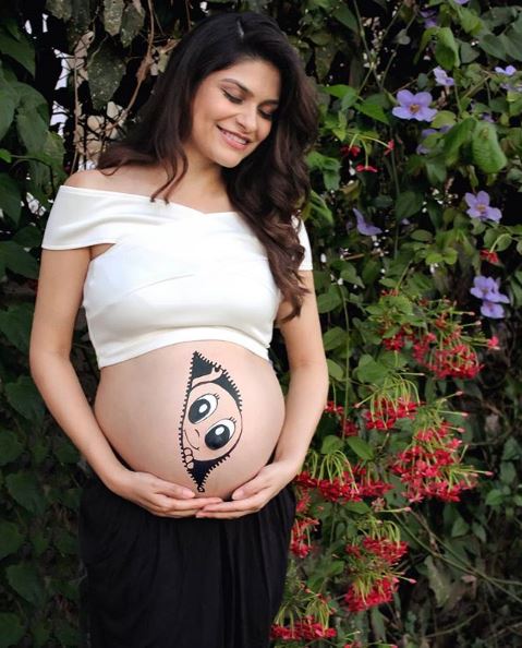 PICS: Pregnant TV actress Neha Kaul flaunts baby bump as she reunites with her 'Bahu Hamari Rajni Kant' co-stars!