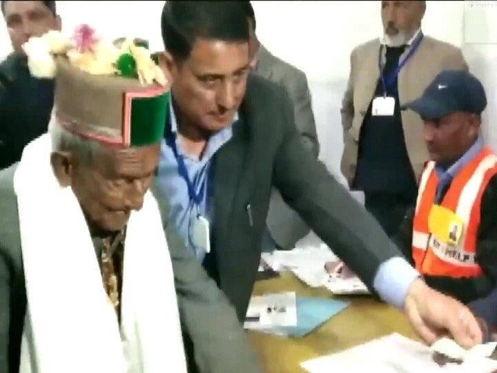 WATCH, 102-year-old  Shyam Saran Negi, Indias first voter, exercises franchise in seventh phase WATCH:102-year-old  Shyam Saran Negi, India’s first voter, exercises franchise in seventh phase