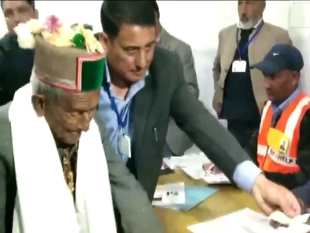 WATCH:102-year-old Shyam Saran Negi, India’s first voter, exercises franchise in seventh phase WATCH, 102-year-old Shyam Saran Negi, Indias first voter, exercises franchise in seventh phase