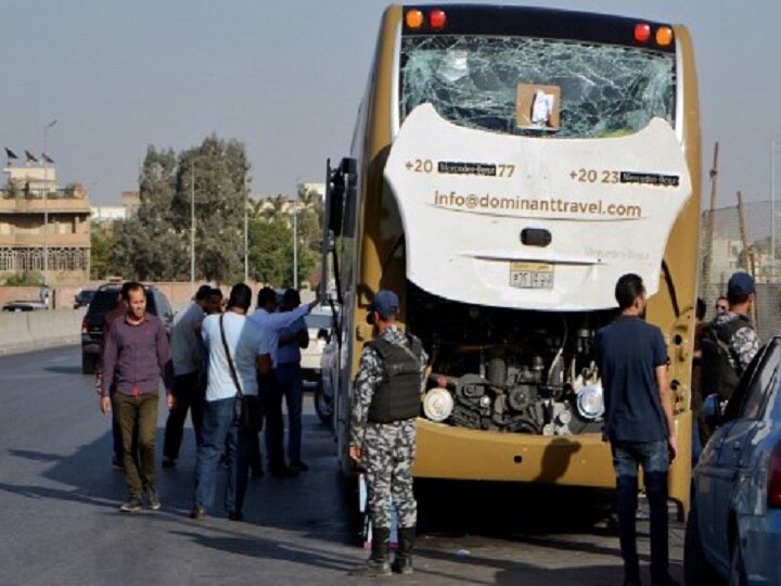 Bomb hits tourist bus near Egypt's Giza Pyramids, wounds 17 Bomb hits tourist bus near Egypt's Giza Pyramids, wounds 17