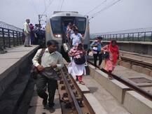 Delhi Metro\'s Yellow Line passengers stranded for nearly four hours after technical glitch