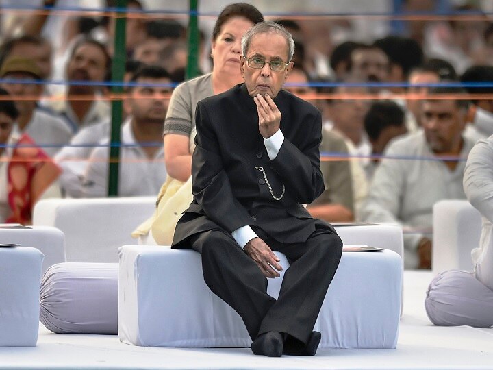 A day after hailing EC, Pranab Mukherjee expresses concerns over EVM tampering A day after hailing EC, Pranab Mukherjee expresses concerns over EVM tampering