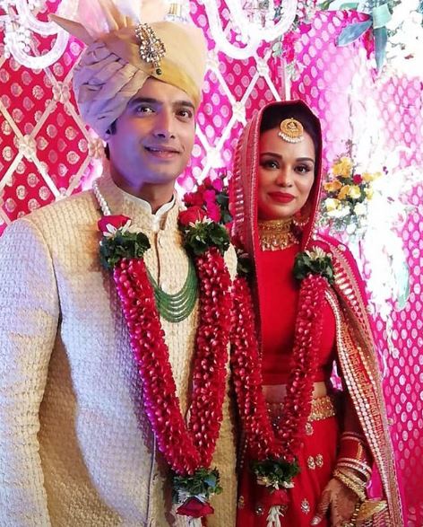 Sharad Malhotra Shares Gorgeous Pic With Wife Ripci As They Complete 3 Months Of Marriage!