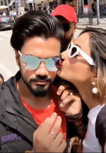 After leaving Cannes, Hina Khan & boyfriend Rocky Jaiswal get mushy and romantic in Italy; PICS & VIDEOS INSIDE