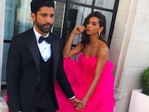 Farhan Akhtar & Shibani Dandekar look STUNNING together as they pose hand-in-hand in their new PIC