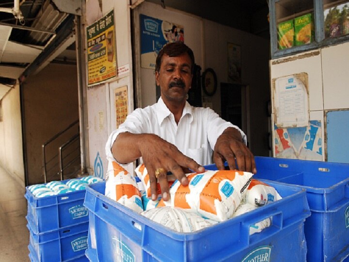 Mother Dairy Hikes Cow Milk Price In Delhi NCR; More Details Here! Mother Dairy Hikes Cow Milk Price In Delhi, NCR; More Details Here!