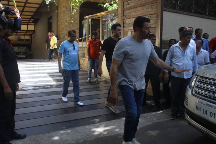 Bollywood celebs and friends-family gather at Ajay Devgn's house