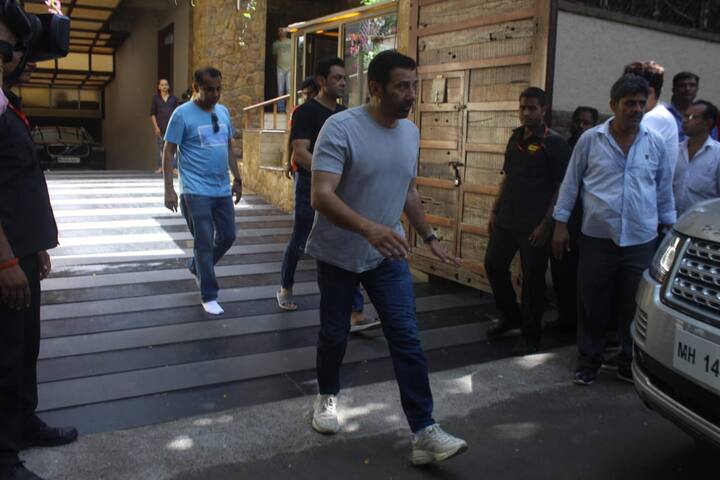 Bollywood celebs and friends-family gather at Ajay Devgn's house