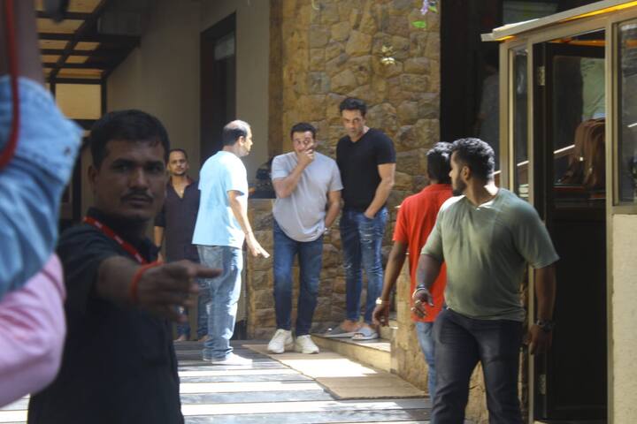 The friends from the fraternity and family members started to gather at Ajay Devgn's house in the afternoon to bid farewell to the parting soul and Sunny Deol and Bobby Deol were among the first ones to be spotted here.