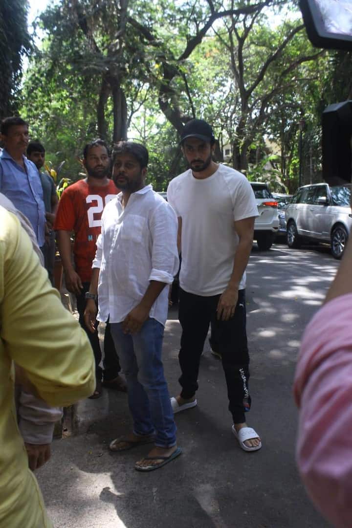 Bollywood celebs and friends-family gather at Ajay Devgn's house