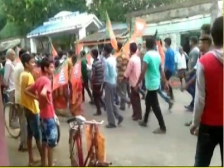 Violence continues in Bengal, Bomb hurled at BJPs victory rally in Birbhum, 4 injured Violence continues in Bengal: Bomb hurled at BJP’s victory rally in Birbhum; 4 injured