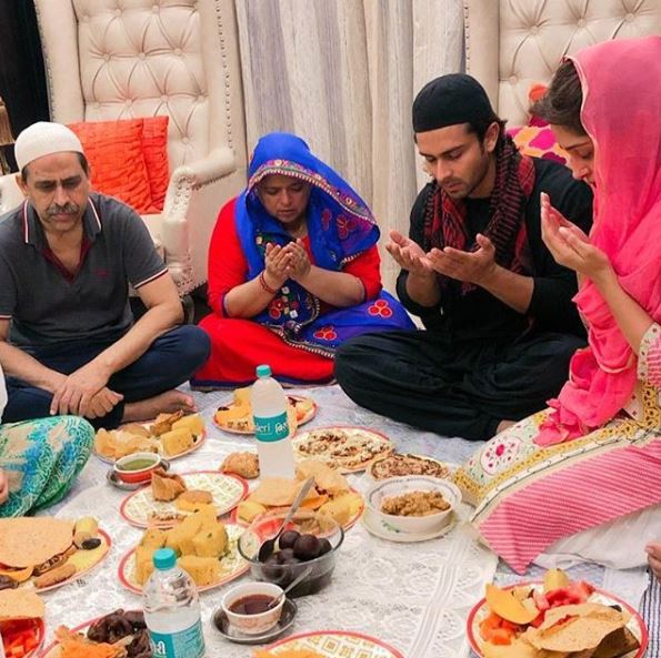 PICS & VIDEO: Bigg Boss 12 WINNER Dipika Kakar offers prayer & enjoys Iftaar with hubby Shoaib Ibrahim and his entire family at home!