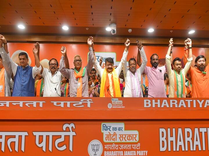 Setback to Mamata Banerjee as 2 TMC MLAs, 50 councillors join BJP in West Bengal