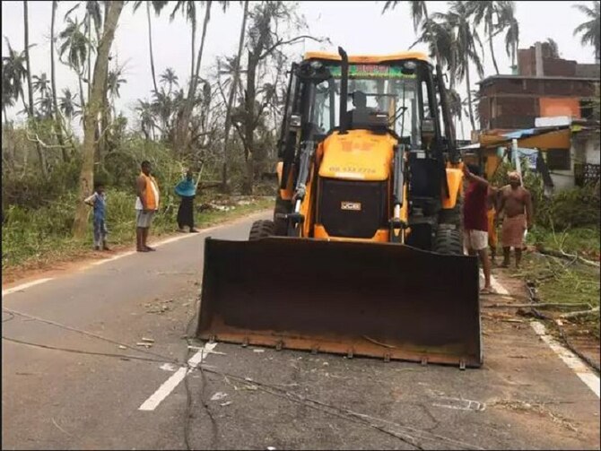 JCB Ki Khudai' Memes Go Insanely Viral On Social Media; Here's Why It Is Trending On JCB Ki Khudai' Memes Go Insanely Viral On Social Media; Here's Why It Is Trending On