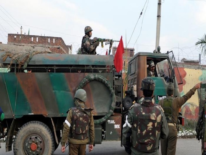 Two suspected spies arrested while taking pictures, videos outside Army camp in Jammu Two suspected spies arrested while taking pictures, videos outside Army camp in Jammu