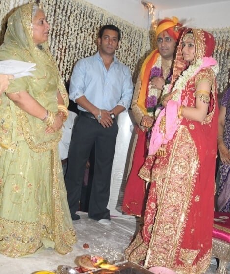 Salman Khan In Bina Kak's Daughter Amrita's Wedding Throwback Pics Is ...