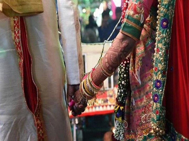 Madhya Pradesh: Bride elopes with priest who performed wedding rituals Madhya Pradesh: Bride elopes with priest who performed wedding rituals