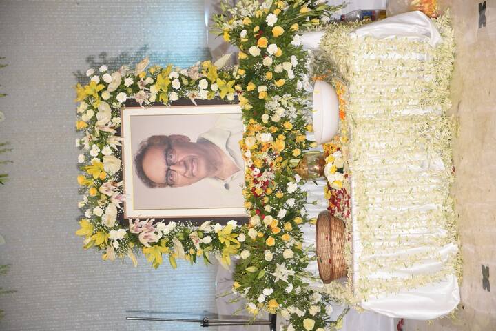 The celebrities continue to arrive at the Chautha of late Veeru Devgan.