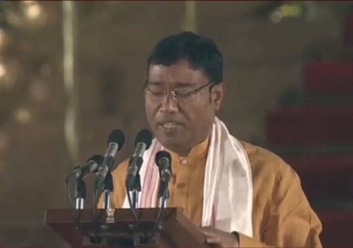 Rameswar Teli, a two-term MP from Dibrugarh in Assam and a tea-tribe leader who is into active politics since his student days, likes to keeps a low profile. The 49-year-old leader had made his foray into electoral politics in 2001 when he won from Duliajan assembly constituency, which is under Dibrugarh Lok Sabha seat, on a BJP ticket and retained it in 2006. He was, however, defeated by the Congress candidate in the assembly polls in 2011. He then won the Lok Sabha election three years later. (PIC tweeted by Biren Singh)