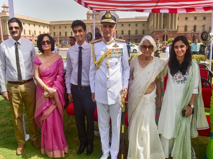 Meet Vice admiral Karambir Singh, first helicopter pilot to become Navy Chief Meet Vice admiral Karambir Singh, first helicopter pilot to become Navy Chief